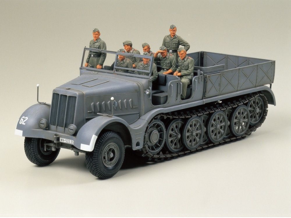 1/35 GERMAN 18 TON HEAVY HALF-TRACK "FAMO"