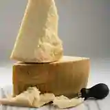 PARMIGIANO REGGIANO - 24 maanden (ong. 400-500g) - PRIJS PER KG