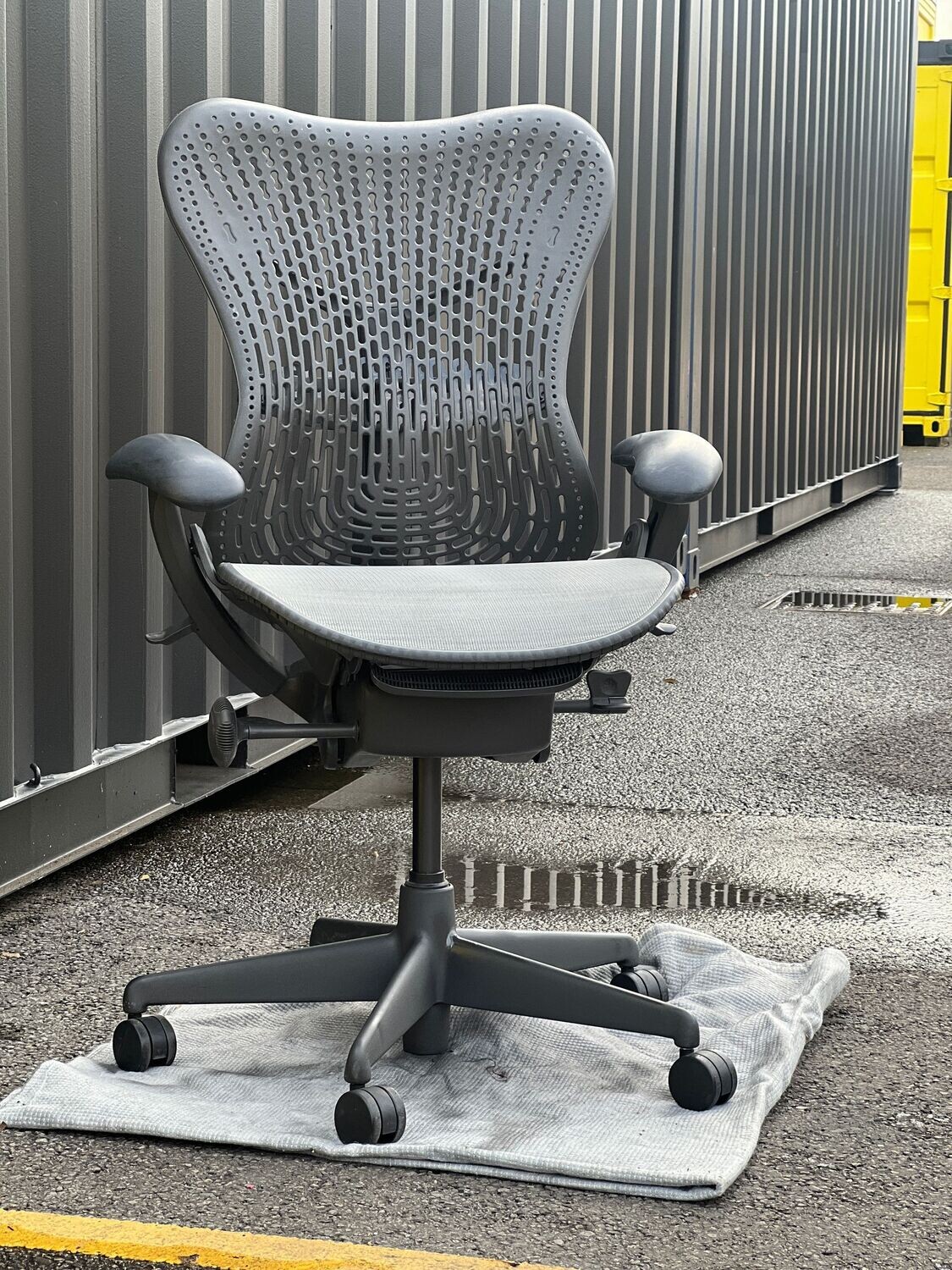 Herman Miller Mirra 1