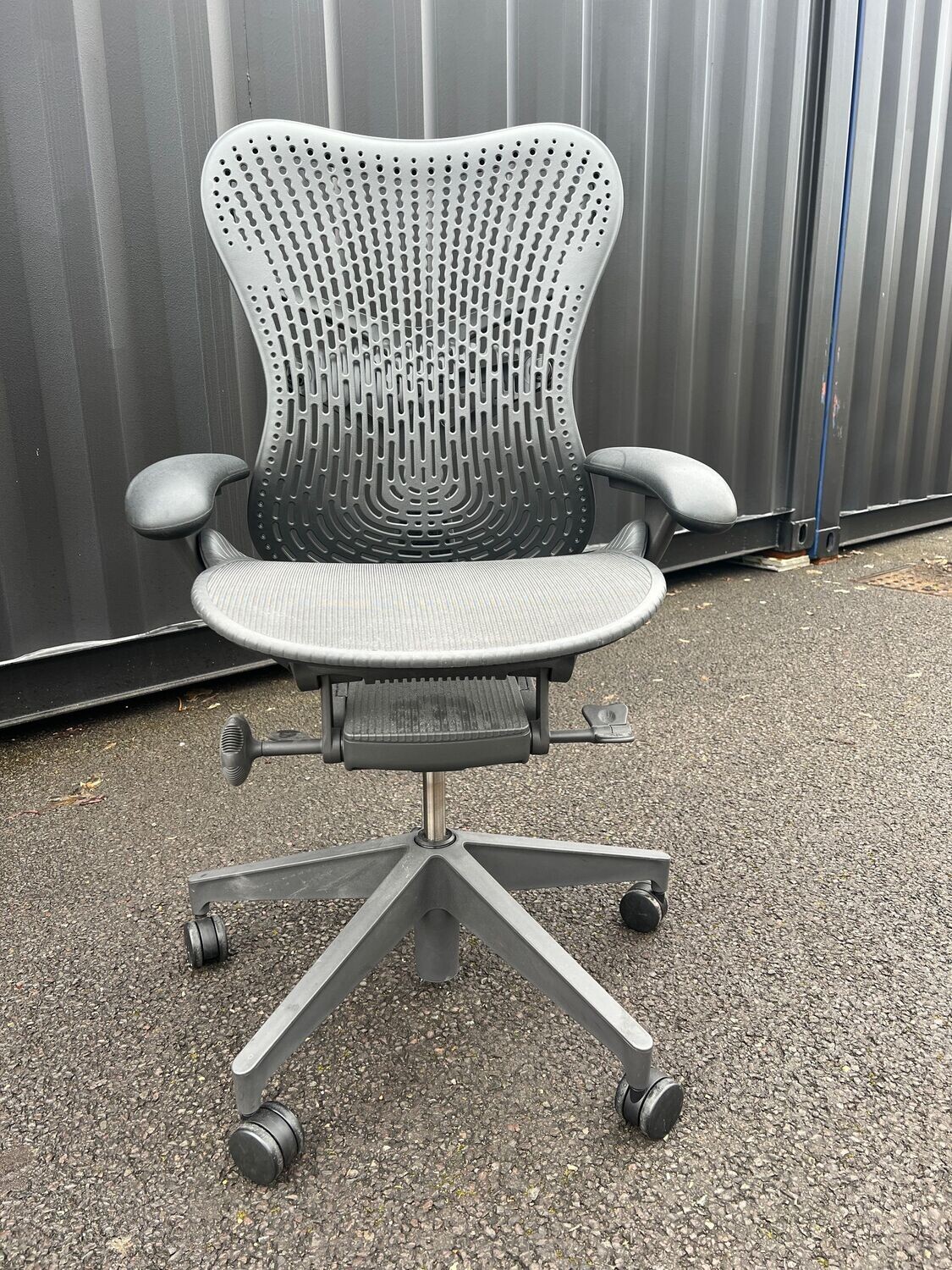 Herman Miller Mirra 2