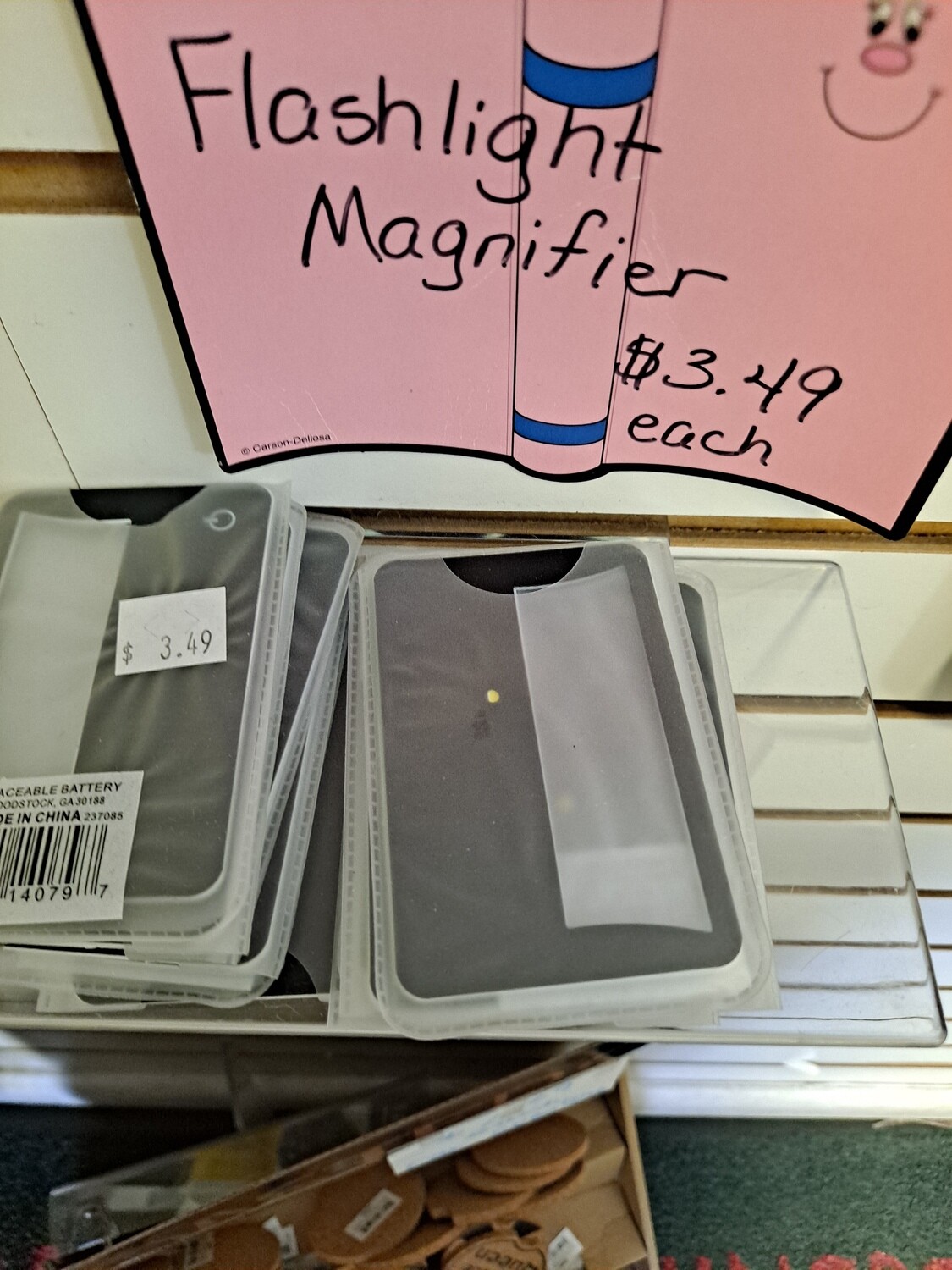 FLASHLIGHT MAGNIFIER