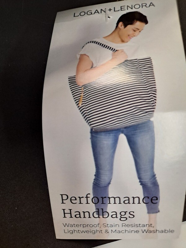 PERFORMANCE HANDBAG W/THE MINI MAT
