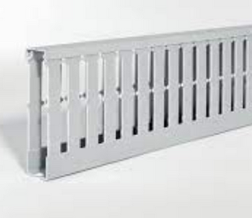 T-551031, Klemsan, 5552510 canaleta ranurada, paso 4mm, tapa incluida, tamaño 25x100, gris