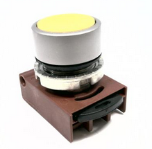 P9MPNGG, General Electric, Pulsador amarillo metalico rasante de 22mm.