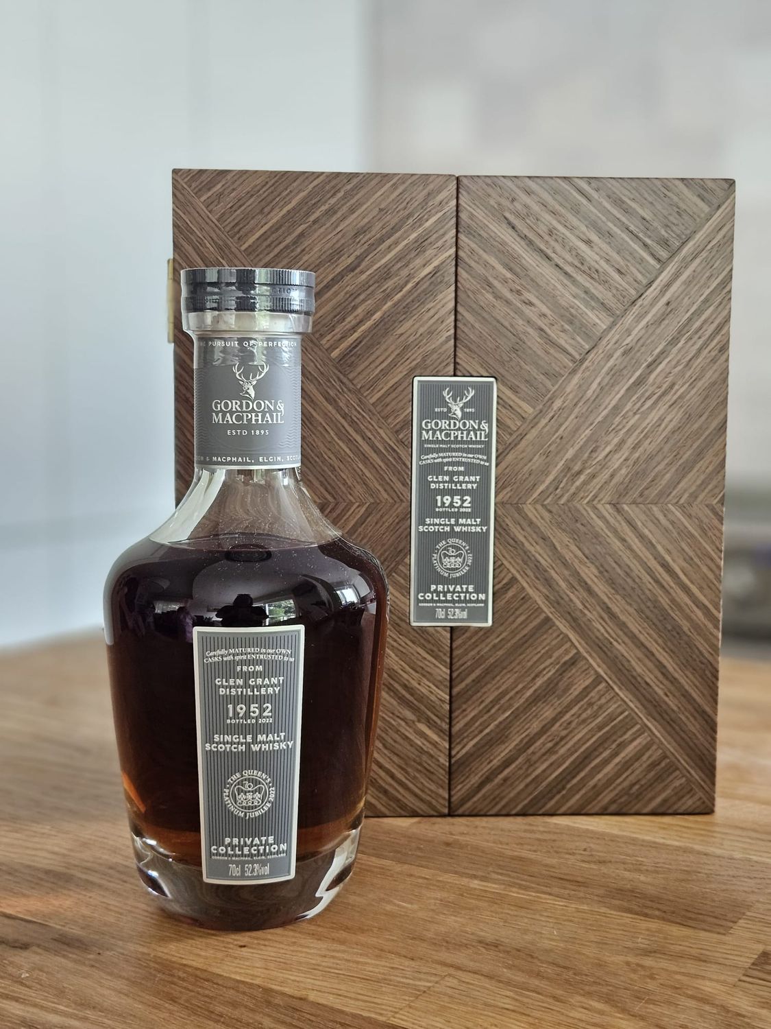 Glen Grant 1952 – 70 Years Old (Queen’s Platinum Jubilee Bottling)