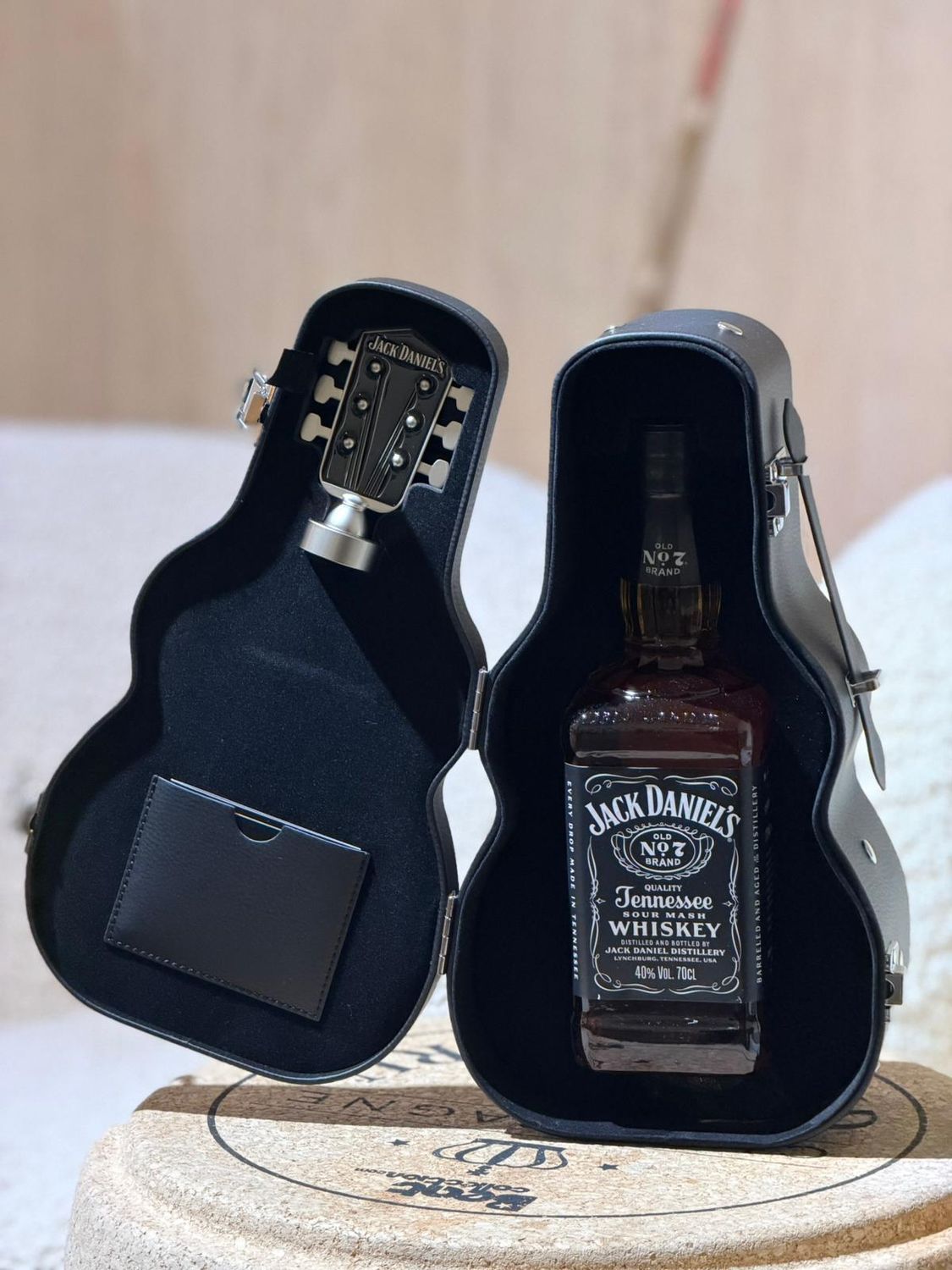 Jack Daniels, guitar (Gitaar)