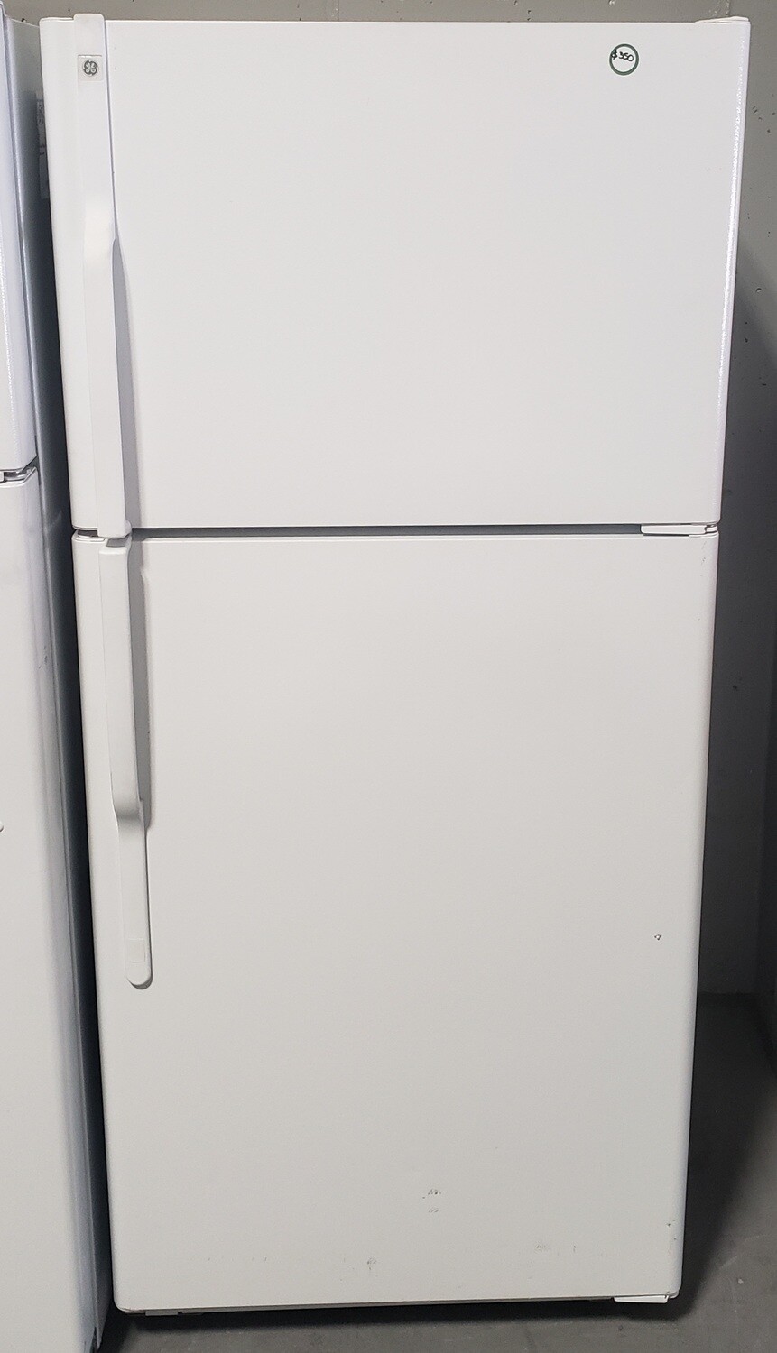 GE 18 cu.ft. Top Freezer Refrigerator