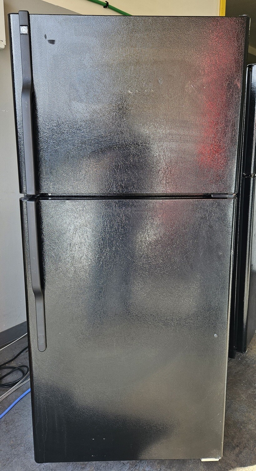 18 cu.ft. GE Black Top Freezer Refrigerator