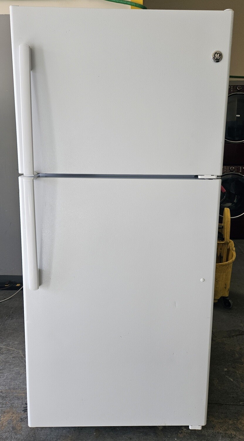 18 cu.ft. GE White Top Freezer Refrigerator