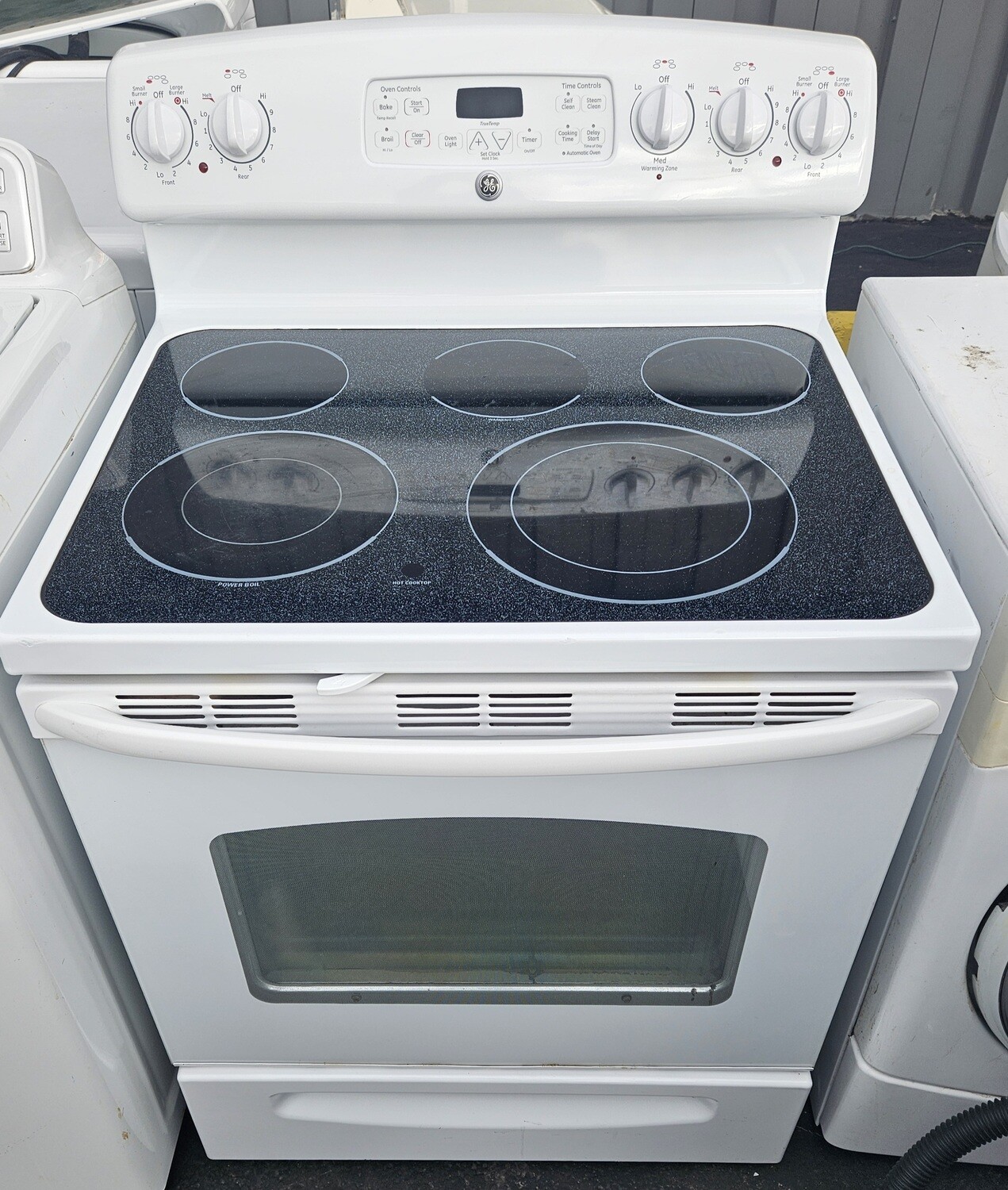 30" GE White Smooth Top Electric Powered Range Stove Oven
