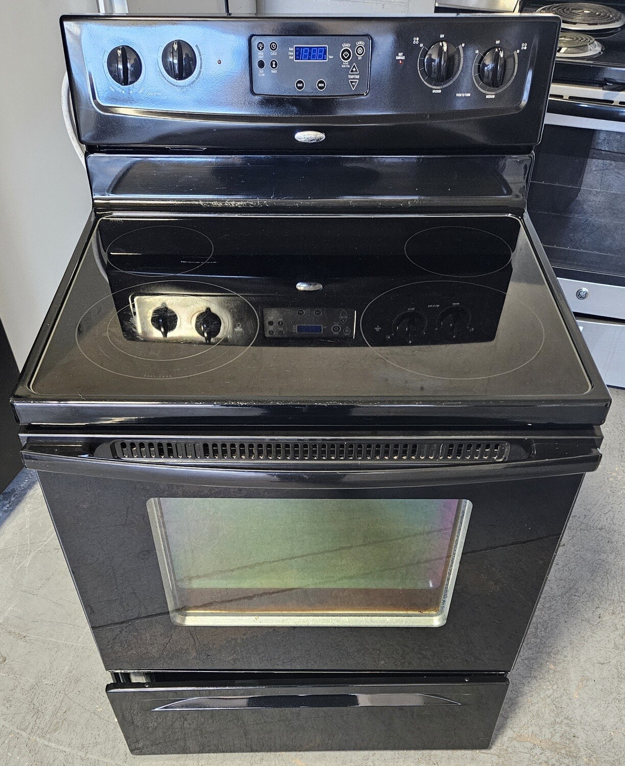 30" Whirlpool Black Smooth Top Electric Powered Range Stove Oven