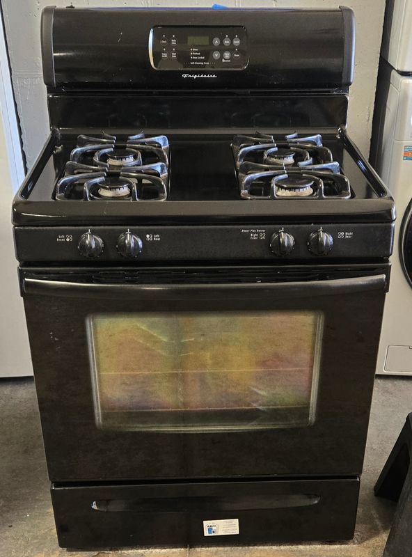 30in. Frigidaire Gas Stove Range Oven in Black with 4 Burner Top