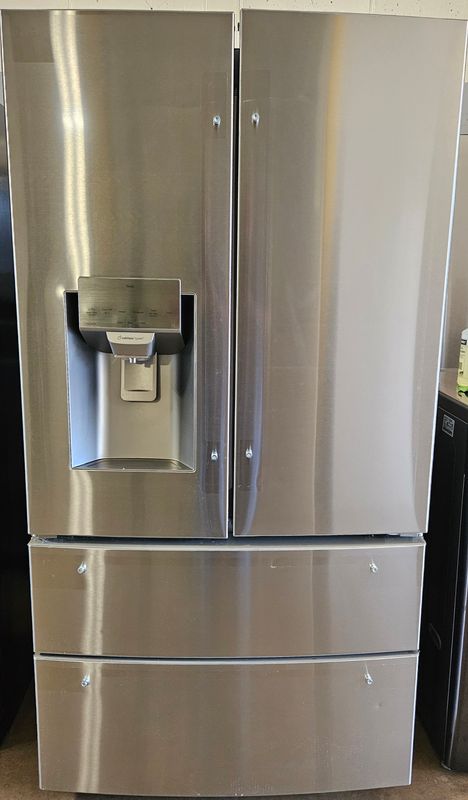 NEW! 28 cu.ft. LG French Door Fridge w/ Double Freezer in Stainless Steel
