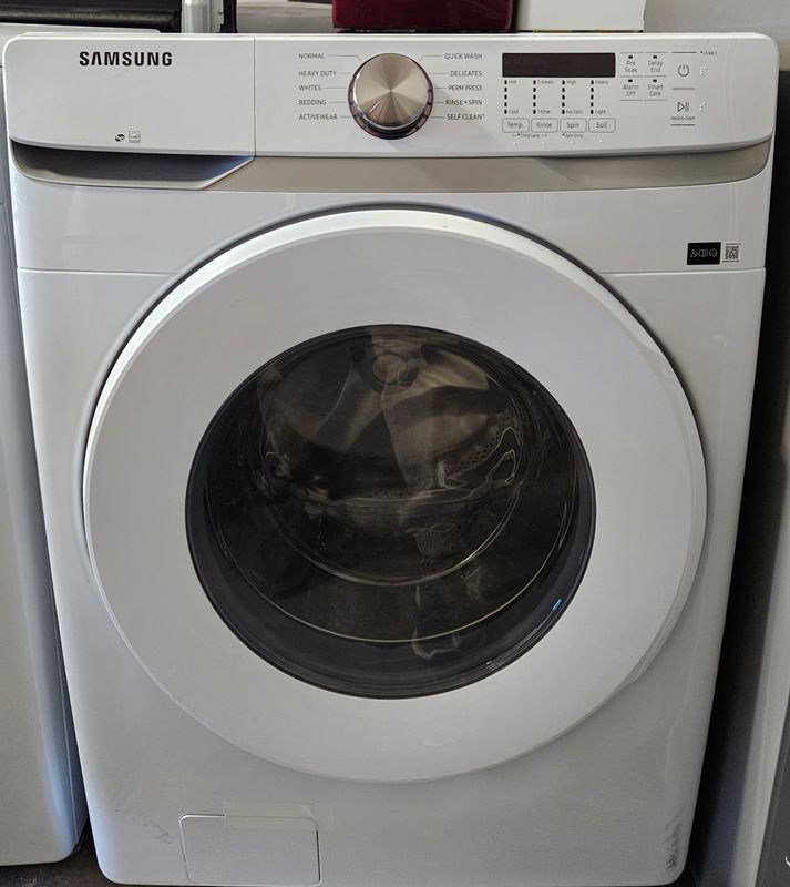 NEW! Samsung 4.5 cu. ft. High-Efficiency Front Load Washer with Self-Clean+ in White