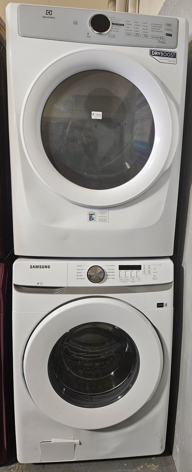 NEW! Non-Matching Samsung Front Load Washer (4.5cu.ft.) &amp; Electrolux Large Capacity Electric Dryer (8.0cu.ft.)