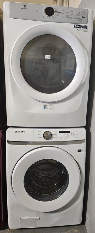 NEW! Non-Matching Samsung Front Load Washer (4.5cu.ft.) &amp; Electrolux Large Capacity Electric Dryer (8.0cu.ft.)