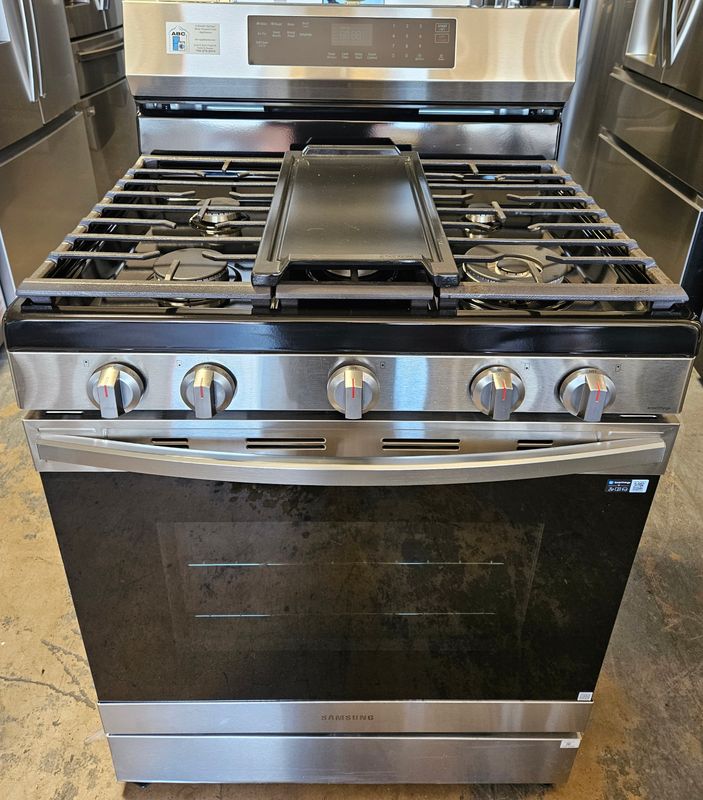 NEW! 30in Samsung Gas Range Stove Oven