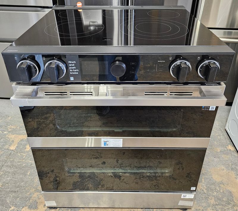 NEW! 30in Samsung Bespoke Smart Slide-In Electric Range with Double Oven in Stainless Steel
