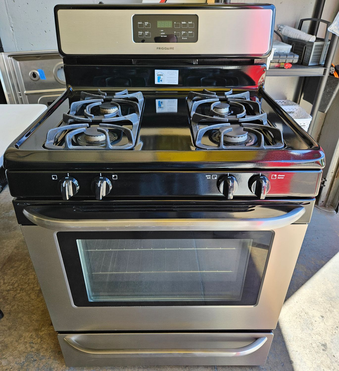 30in Frigidaire Gas Range 4-Burner Stove and Single Oven