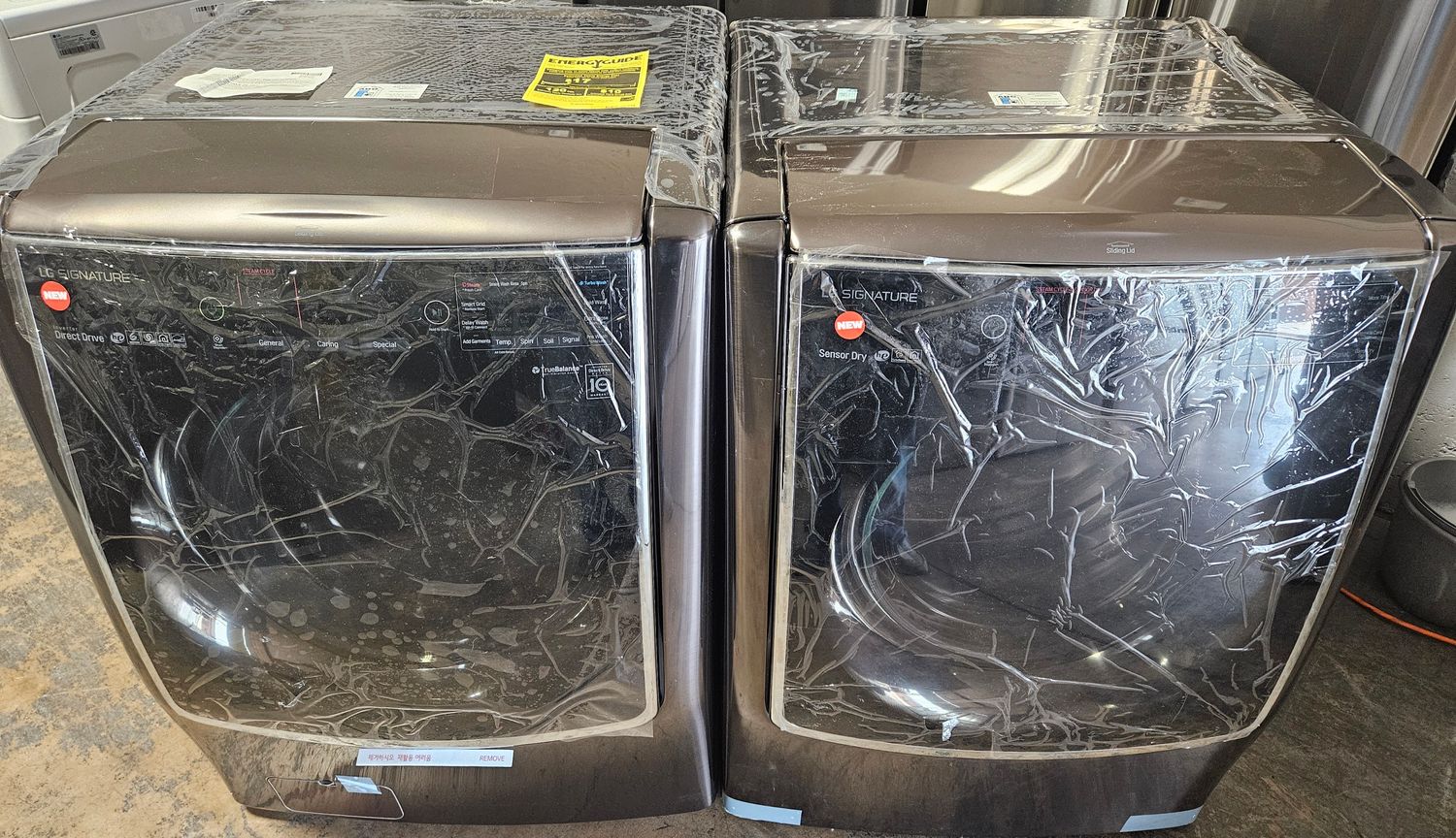 NEW! LG Signature Front Load Washer (5.8cu.ft.) &amp; Large Capacity Electric Dryer (9.0cu.ft.)