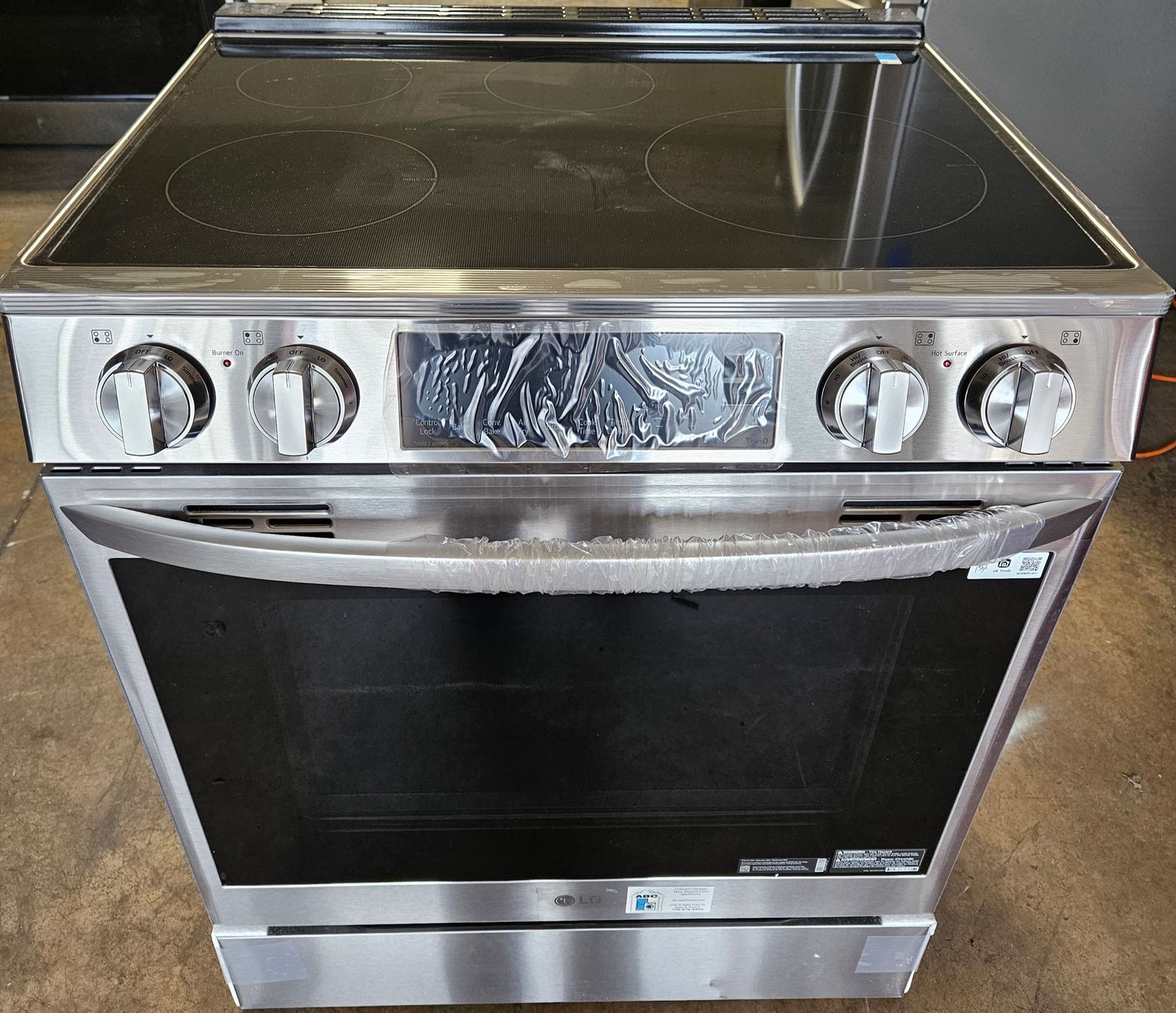NEW! 30in LG Electric Slide-in Range w/ Single Convecting Oven