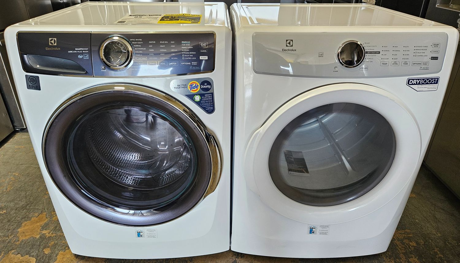 NEW! Electrolux Front Load Washer (4.5cu.ft.) &amp; Large Capacity Electric Dryer (8.0cu.ft.)