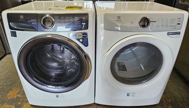 NEW! Electrolux Front Load Washer (4.5cu.ft.) &amp; Large Capacity Electric Dryer (8.0cu.ft.)