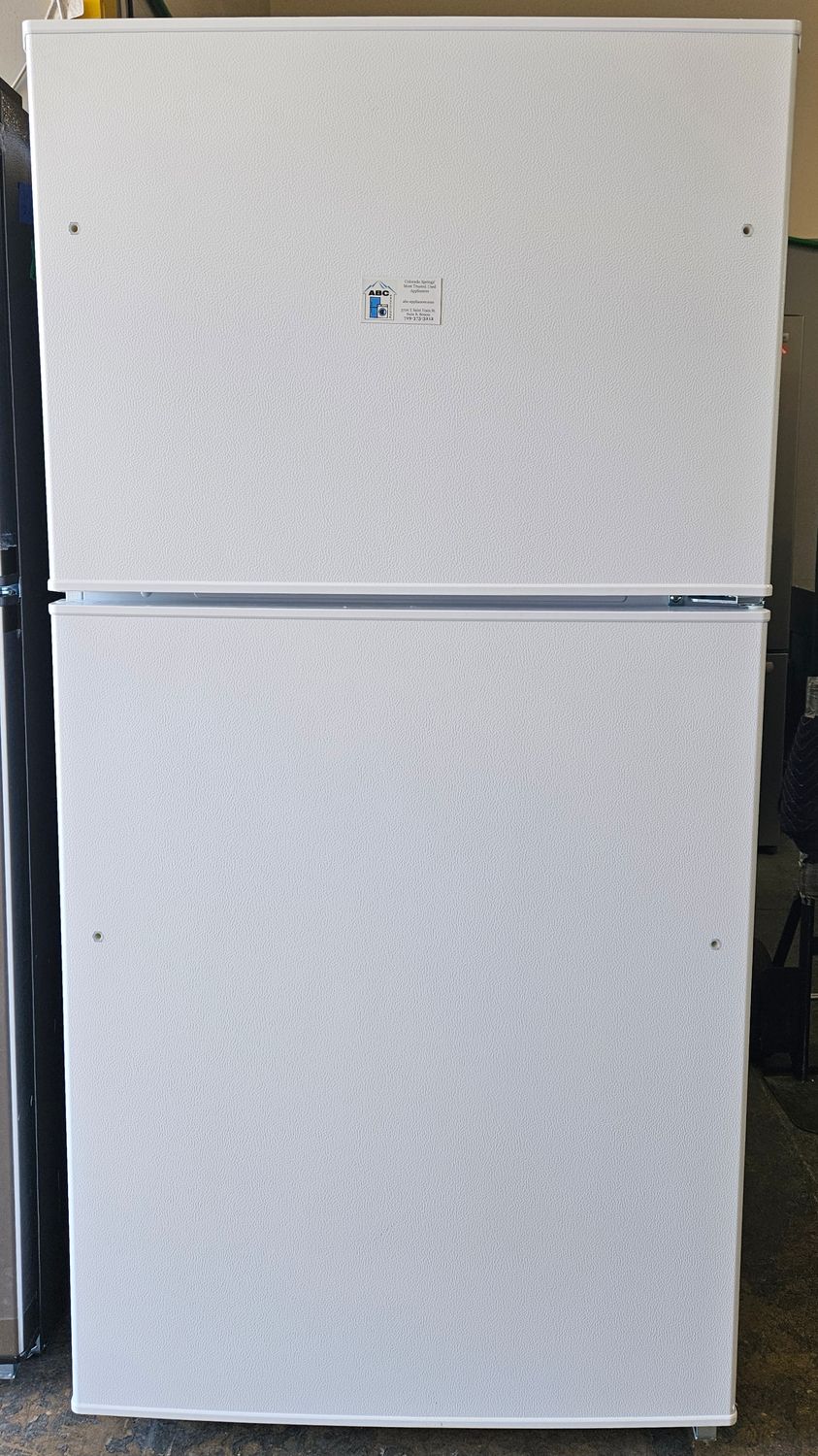 NEW! 21.1 cu.ft. GE White Top Freezer Refrigerator w/Icemaker