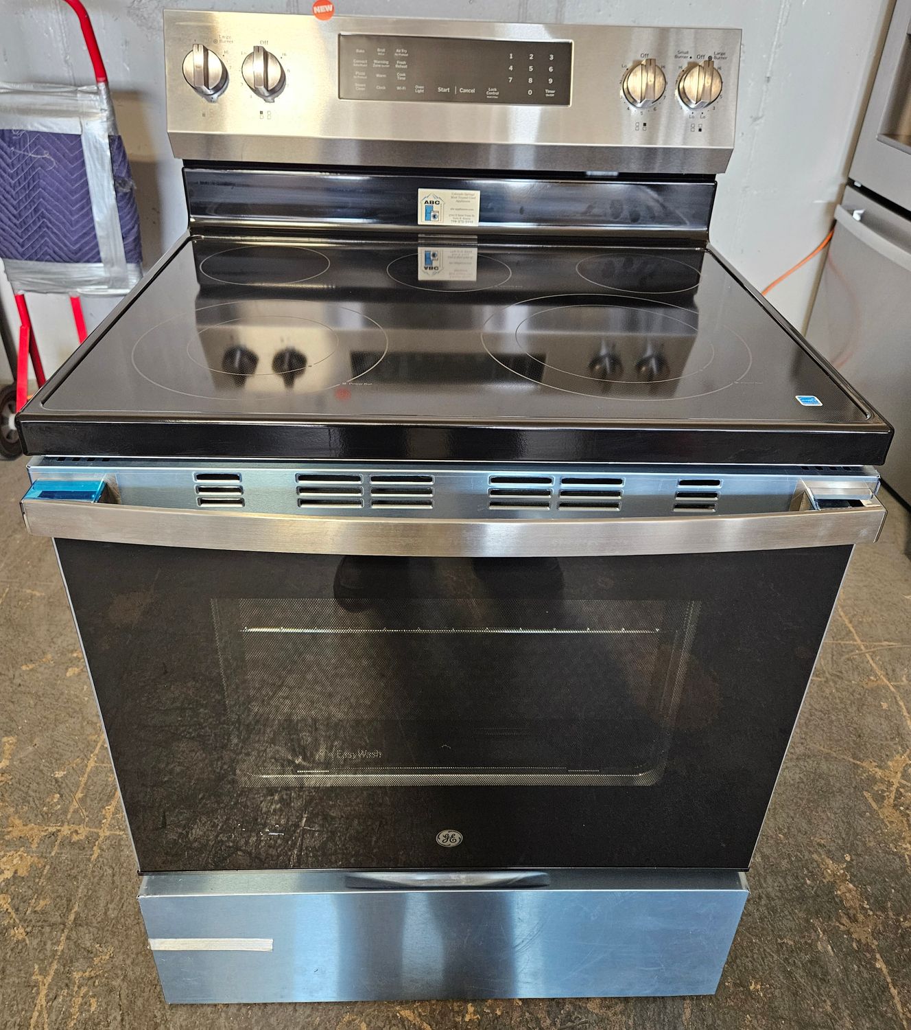 NEW! 30in GE Free-Standing Electric Convection Range