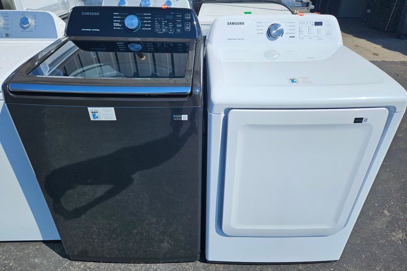 NEW! Samsung Top Load Washer (4.7cu.ft.) &amp; Large Capacity Electric Dryer (7.2cu.ft.)
