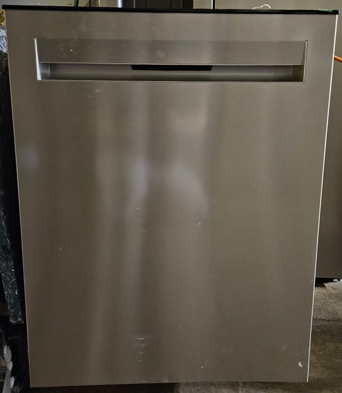 NEW! Hisense 24-in Top Control Built-in Dishwasher With Third Rack