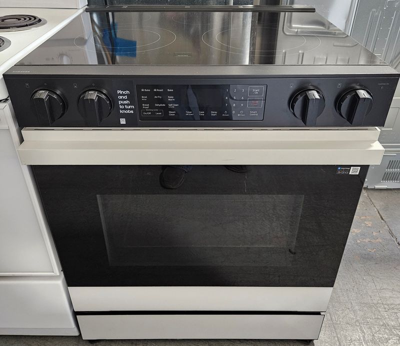 NEW! 30in Samsung Bespoke 6.3 cu. ft. Smart Slide-In Electric Range with Air Fry &amp; Precision Knobs in White Glass