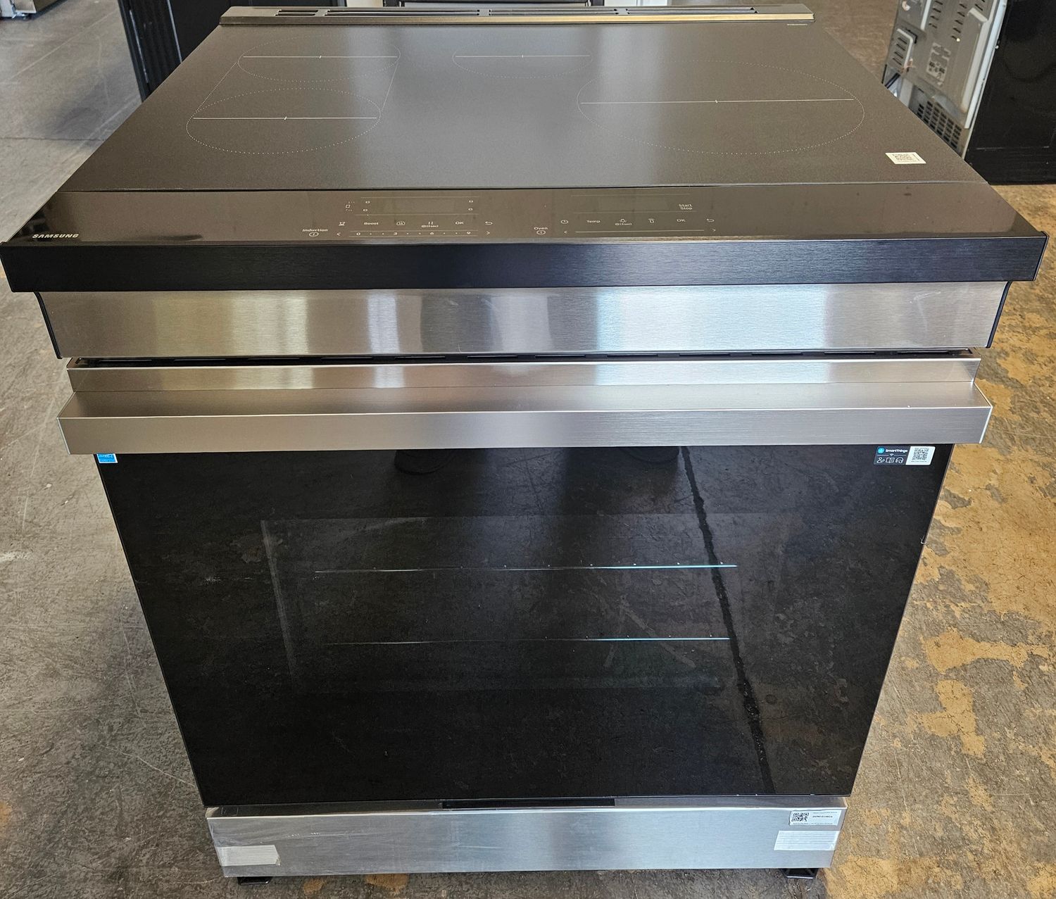 NEW! 30in Samsung Bespoke 6.3 cu. ft. Smart Slide-In Induction Range with Anti-Scratch Glass Cooktop