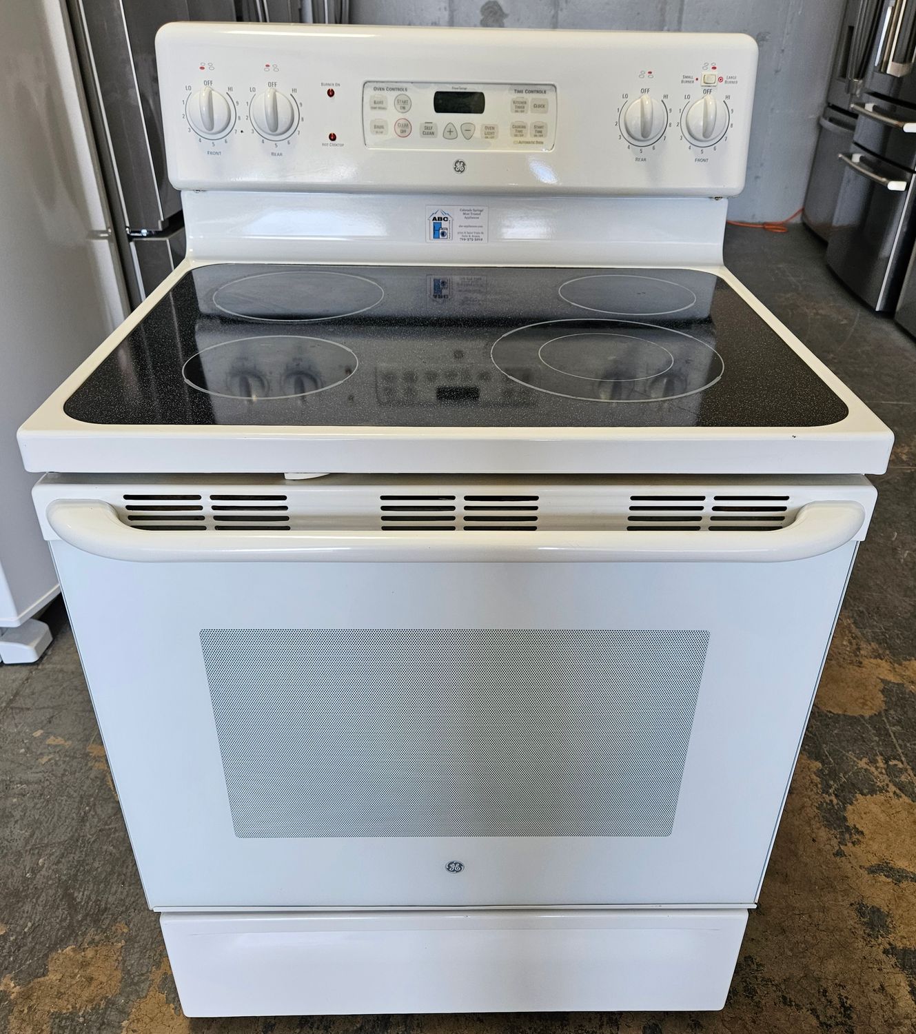 USED 30in GE Electric 4 Burner Glass Top Range in White 90 Day Warranty