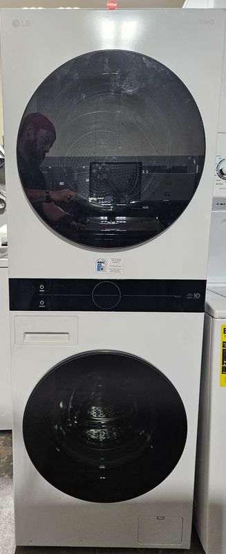 NEW! 24&quot; Single Unit Front Load LG WashTower™ with Center Control™ 2.4 cu.ft. Washer and 4.2 cu.ft. Dryer