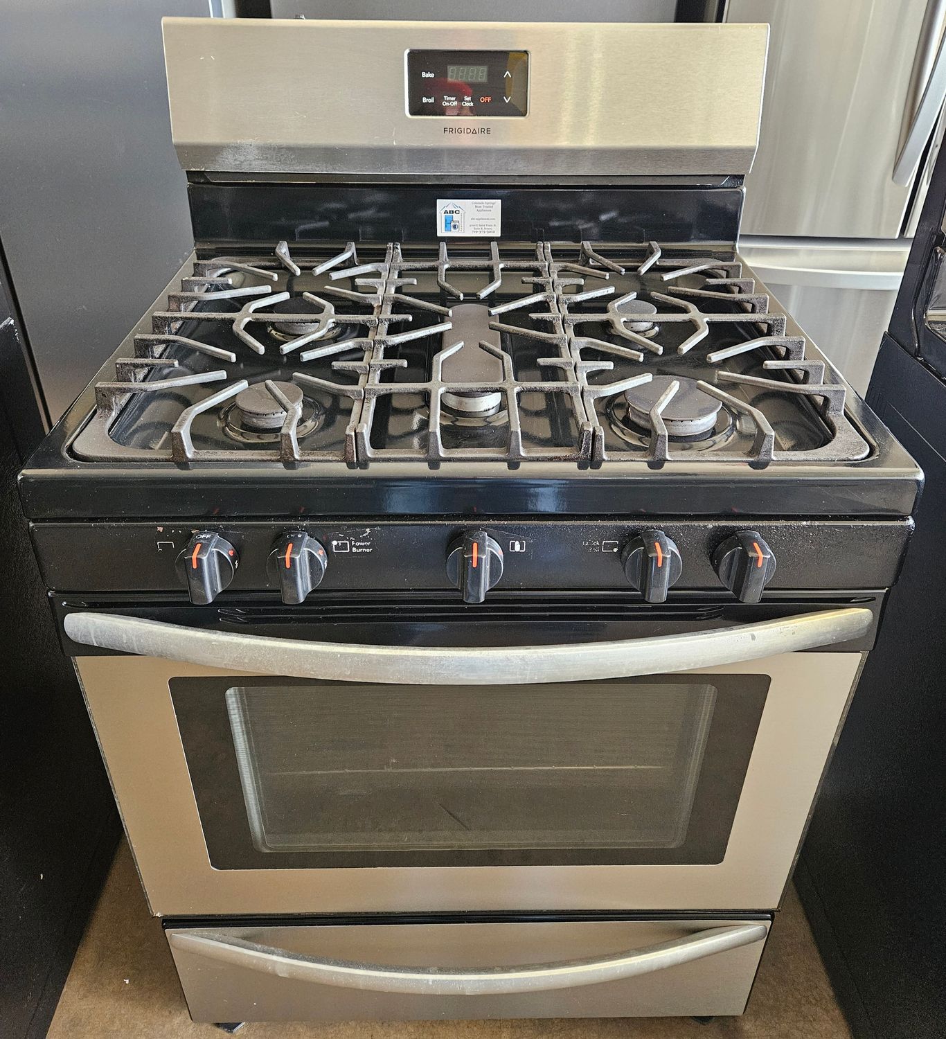 USED 30in Frigidaire 5-Burner Gas Range in Stainless Steel