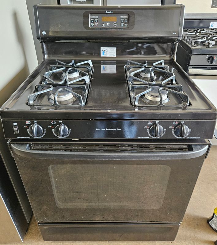 USED 30in GE Gas 4-Burner Range stove in Black