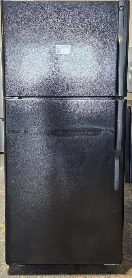 USED 18 cu.ft. GE Black Top Freezer Refrigerator