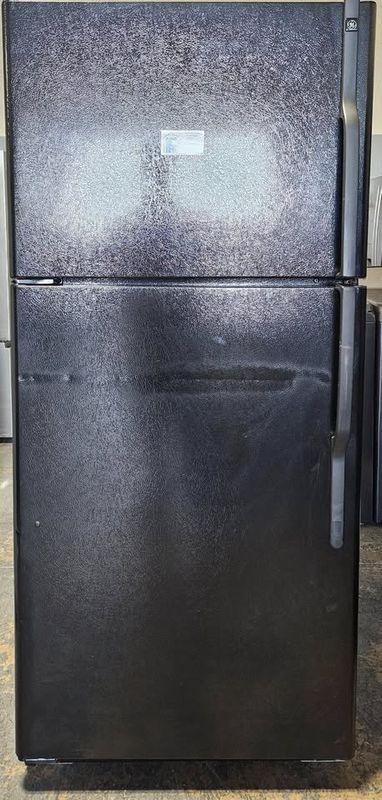 USED 18 cu.ft. GE Black Top Freezer Refrigerator