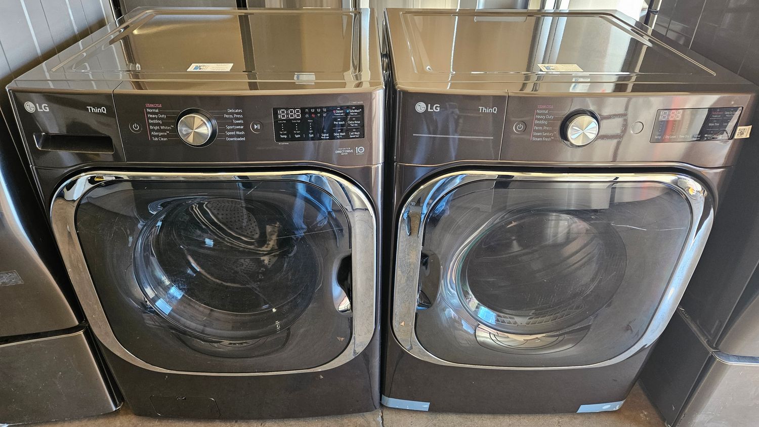 NEW! LG Front Load Washer (5.2cu.ft.) &amp; Large Capacity Electric Dryer (9.0cu.ft.)