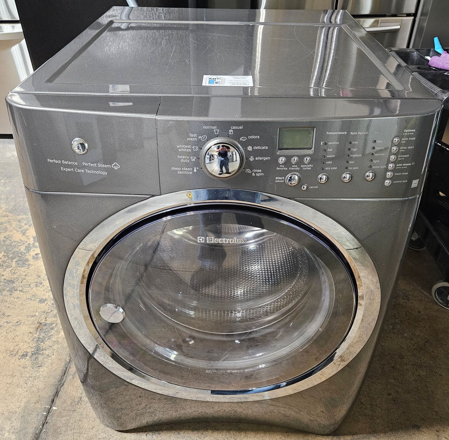 USED Electrolux Front Load Washer (4.3cu.ft.)