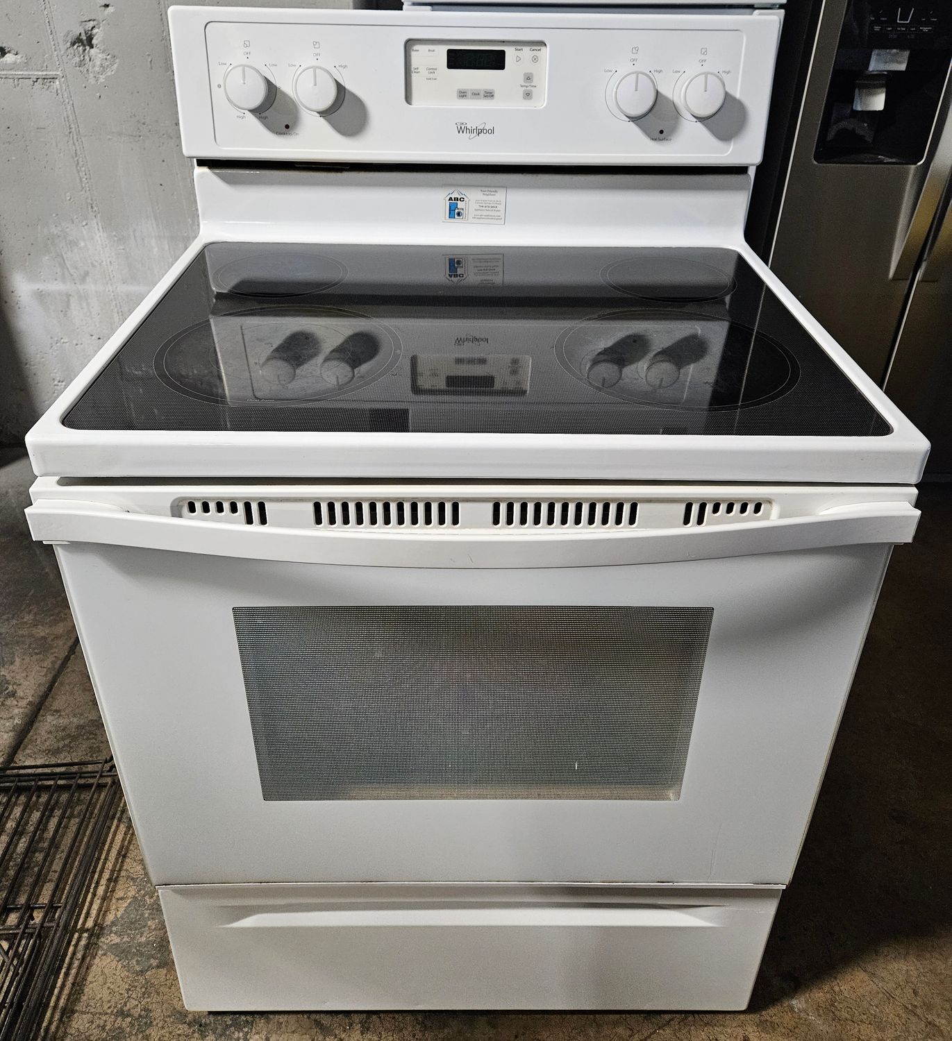 USED 30in Whirlpool 4-Burner Glass-top Electric Range in White