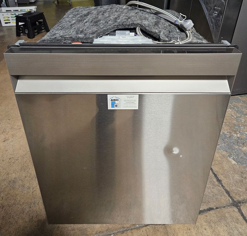 NEW! 24" Samsung Stainless Steel Built-In Electric Dishwasher 46 dBa NEW! 24" Samsung Stainless Steel Built-In Electric Dishwasher 46 dBa