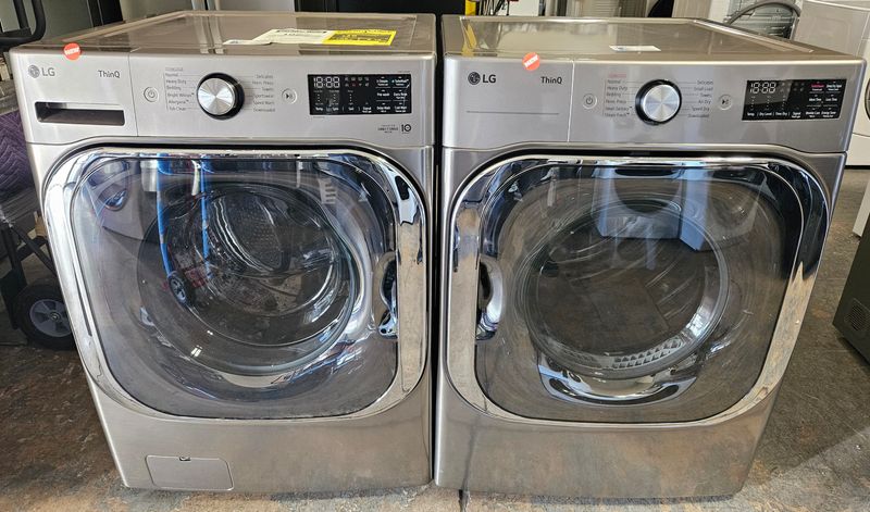 NEW! LG Front Load Washer (5.2cu.ft.) &amp; Large Capacity Electric Dryer (9.0cu.ft.)