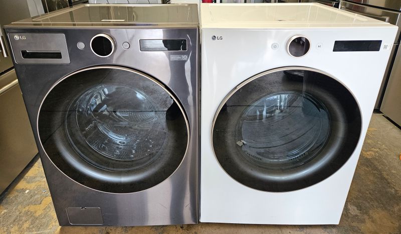 NEW! LG Front Load Washer (5.0cu.ft.) &amp; Large Capacity Electric Dryer (7.4cu.ft.)