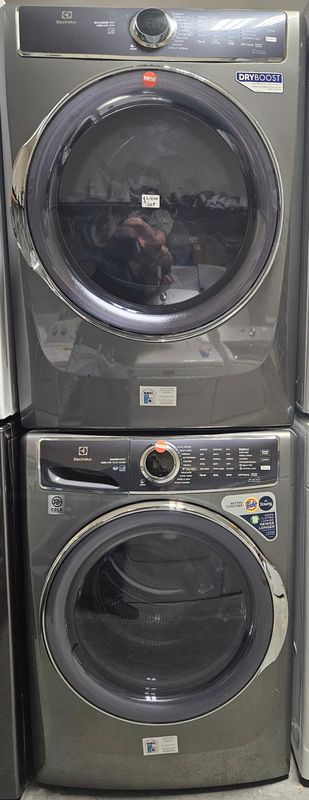 NEW! READ Electrolux Front Load Washer (4.5cu.ft.) &amp; Large Capacity Electric Dryer (8.0cu.ft.)