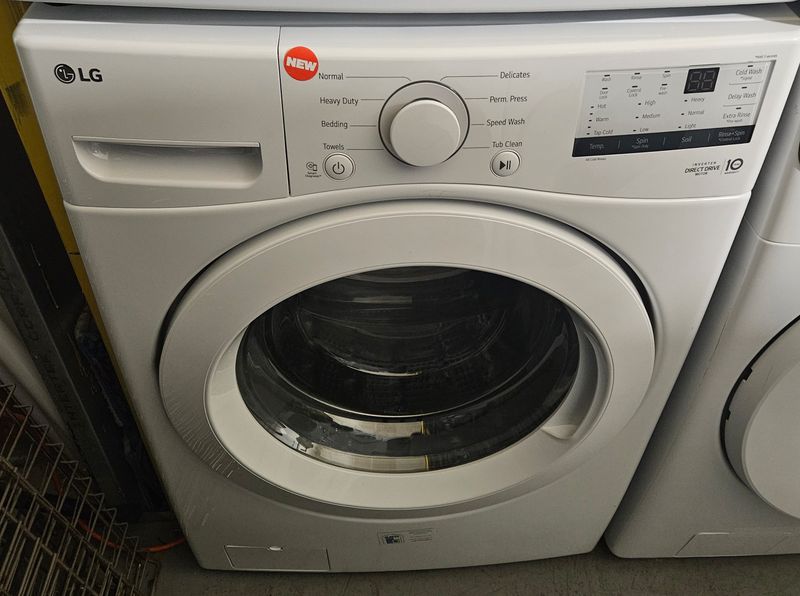 NEW! LG Front Load Washer (4.5cu.ft.) &amp; Large Capacity Electric Dryer (7.4cu.ft.)