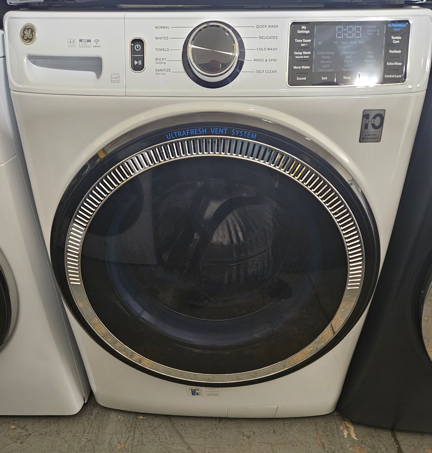 NEW! GE White Front Load Washer (4.8cu.ft.) NEW! GE White Front Load Washer (4.8cu.ft.)