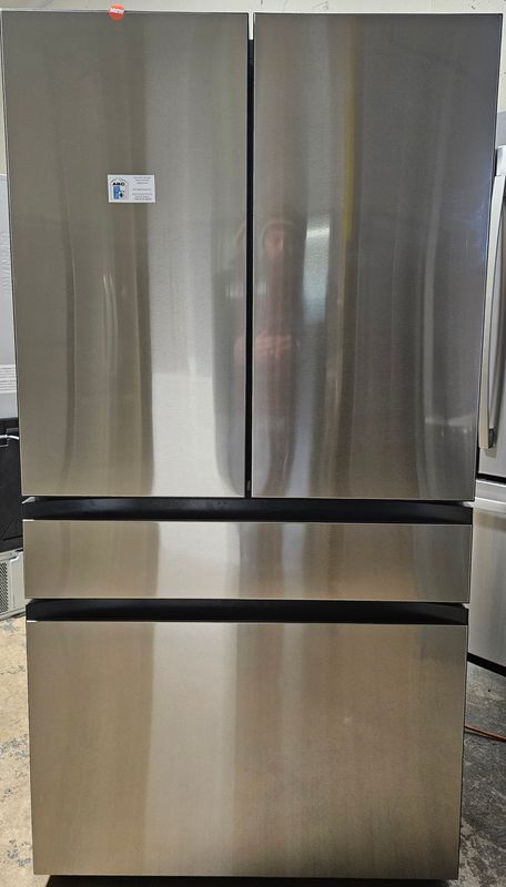 NEW! 23cu.ft. Samsung Bespoke AI 4-Door French Door Fridge in Stainless Steel