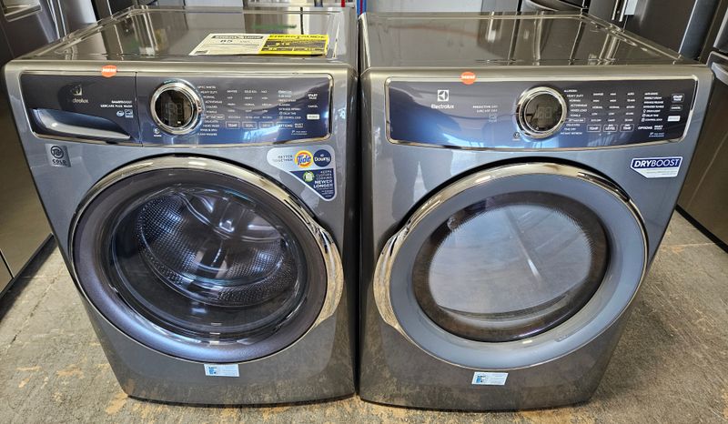 NEW! Electrolux Front Load Washer (4.5cu.ft.) &amp; Large Capacity Electric Dryer (8.0cu.ft.)